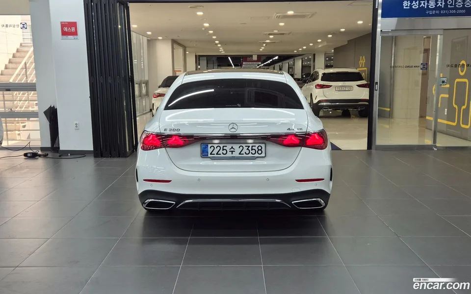 Mercedes-Benz E-Class E300 4MATIC AMG Line 2025 — миниатюра 3