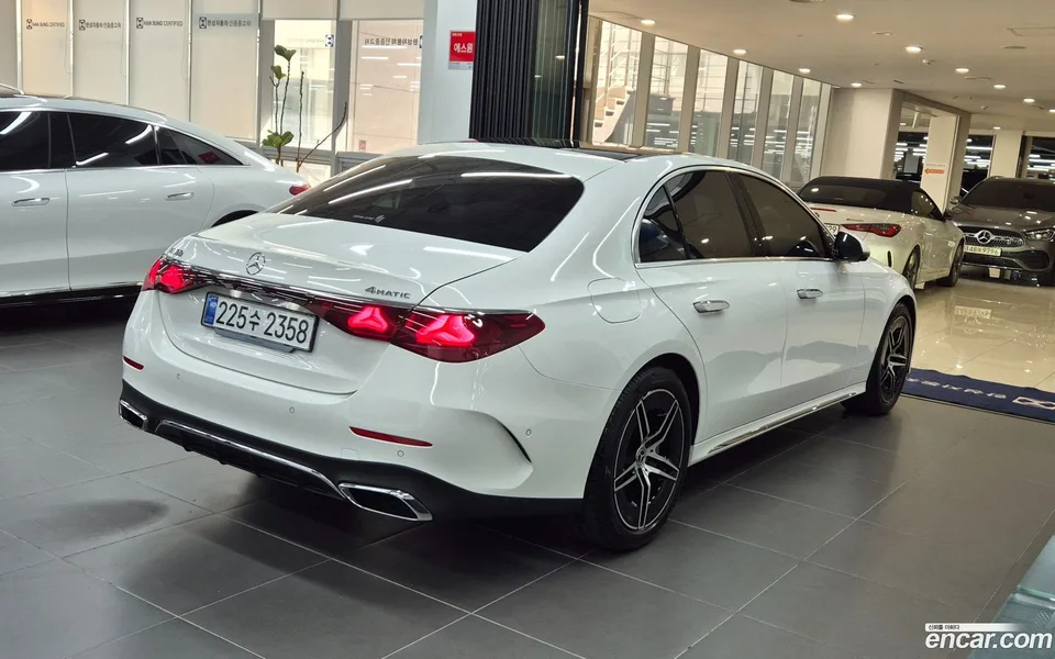 Mercedes-Benz E-Class E300 4MATIC AMG Line 2025 — миниатюра 4