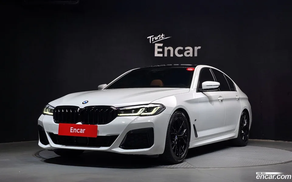 BMW 5 Series 520i M 2023 — фото 1, купить с доставкой в Москву