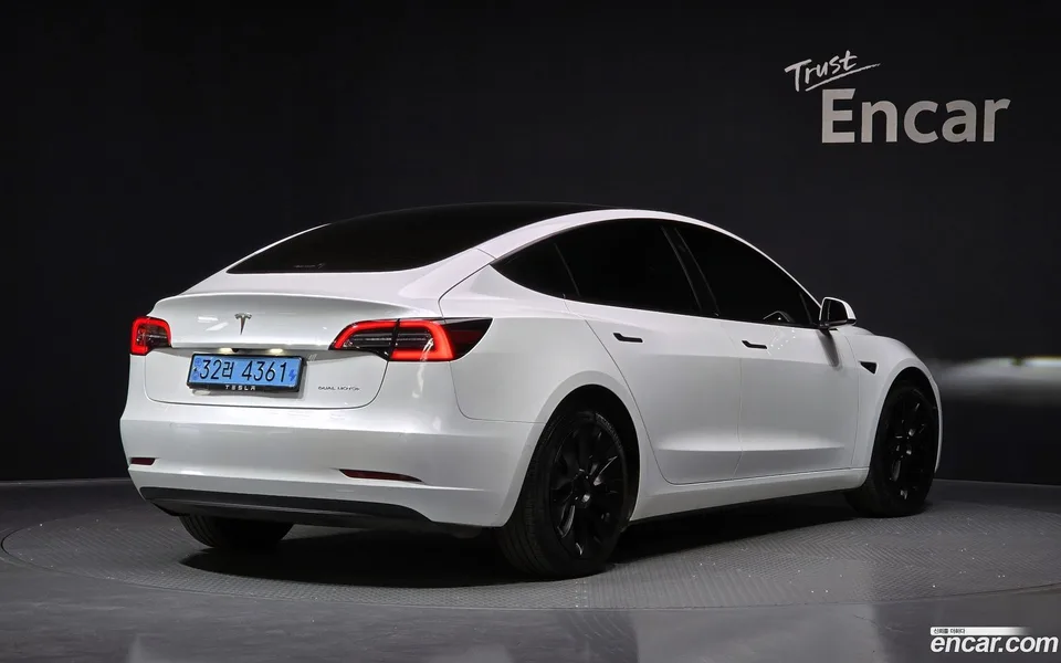 Tesla Model 3 AWD 2022 — миниатюра 2