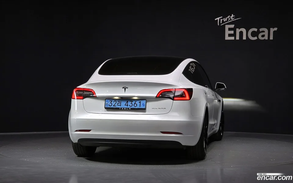 Tesla Model 3 AWD 2022 — миниатюра 4