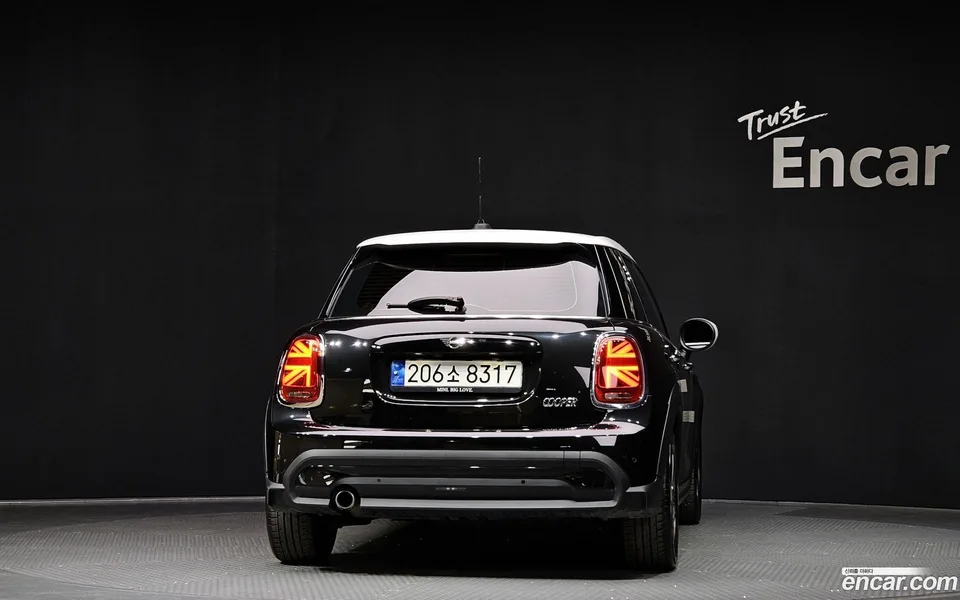 MINI Cooper 5 2022 — миниатюра 4