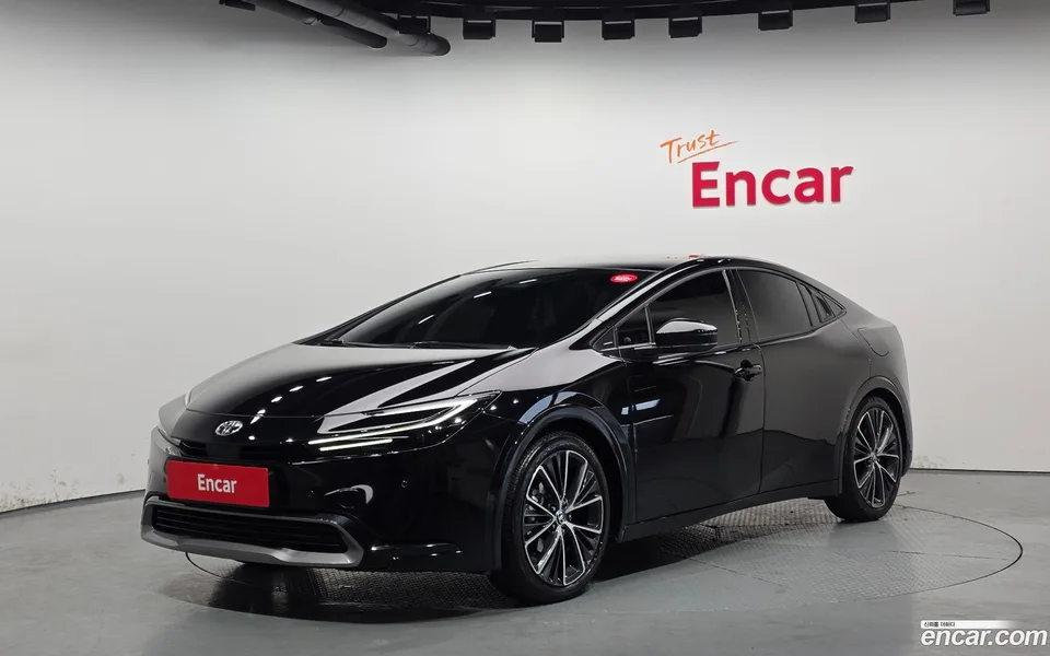 Toyota Prius 2.0 XLE 2024 — фото 1, купить с доставкой в Москву