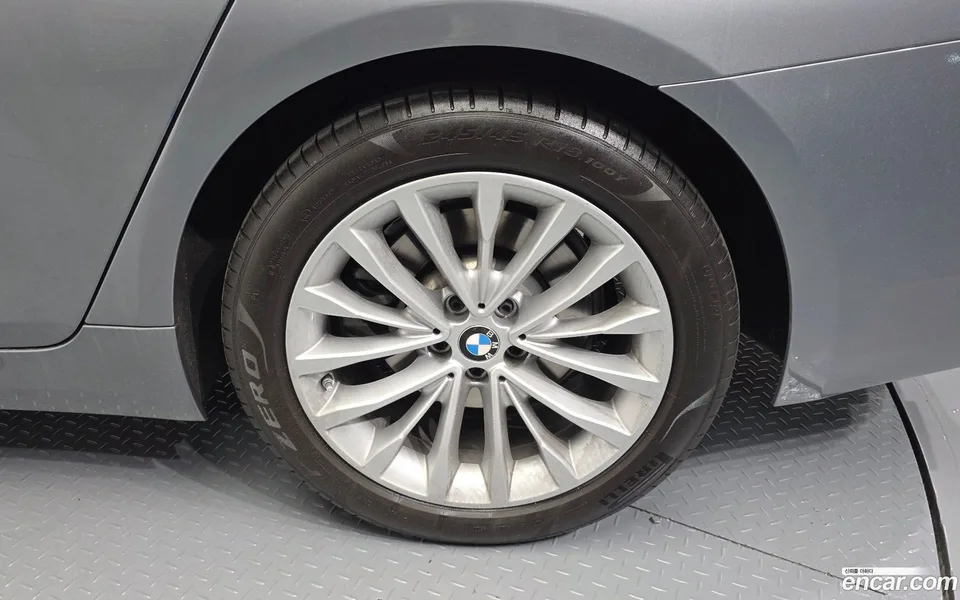 BMW 5 Series 520i 2023 — миниатюра 5