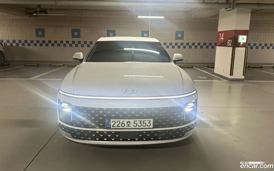 Hyundai Grandeur (GN7) 2.5 2WD 2026 — фото 1, купить с доставкой в Москву