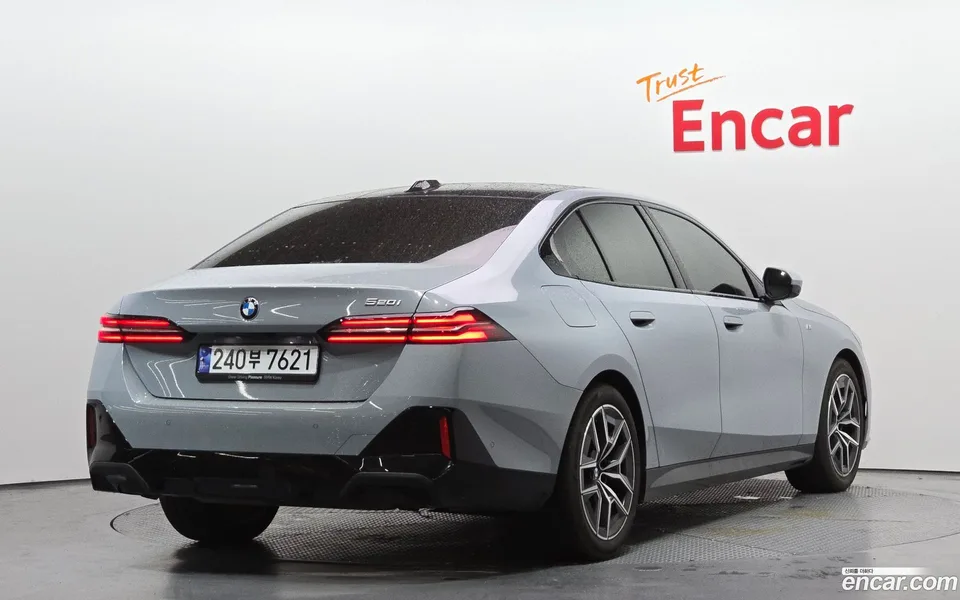 BMW 5 Series 520i M 2024 — миниатюра 2