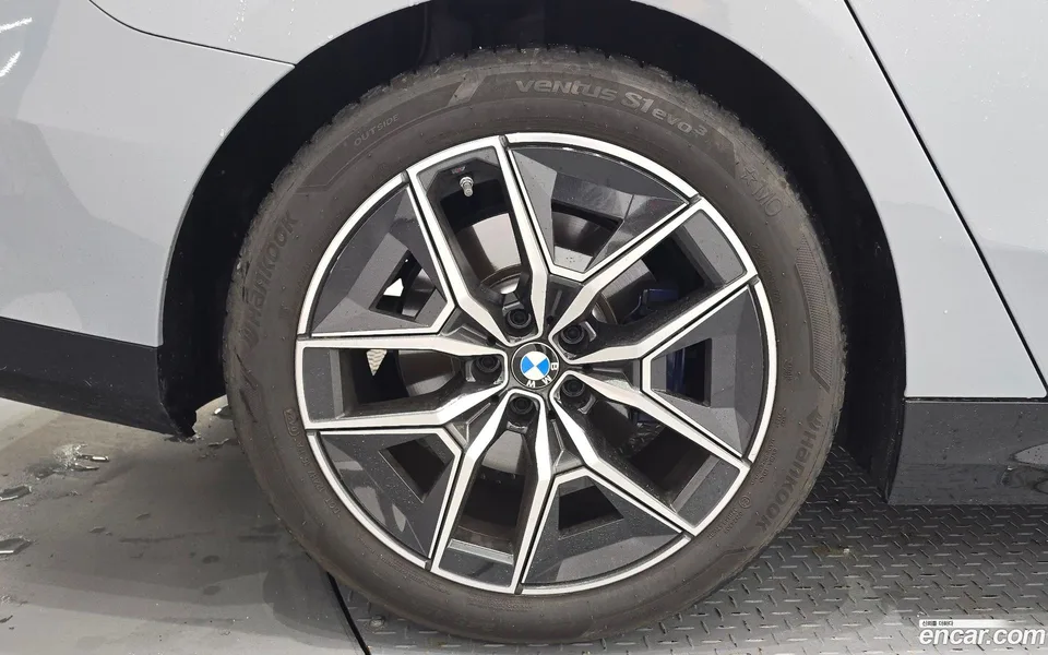 BMW 5 Series 520i M 2024 — миниатюра 5