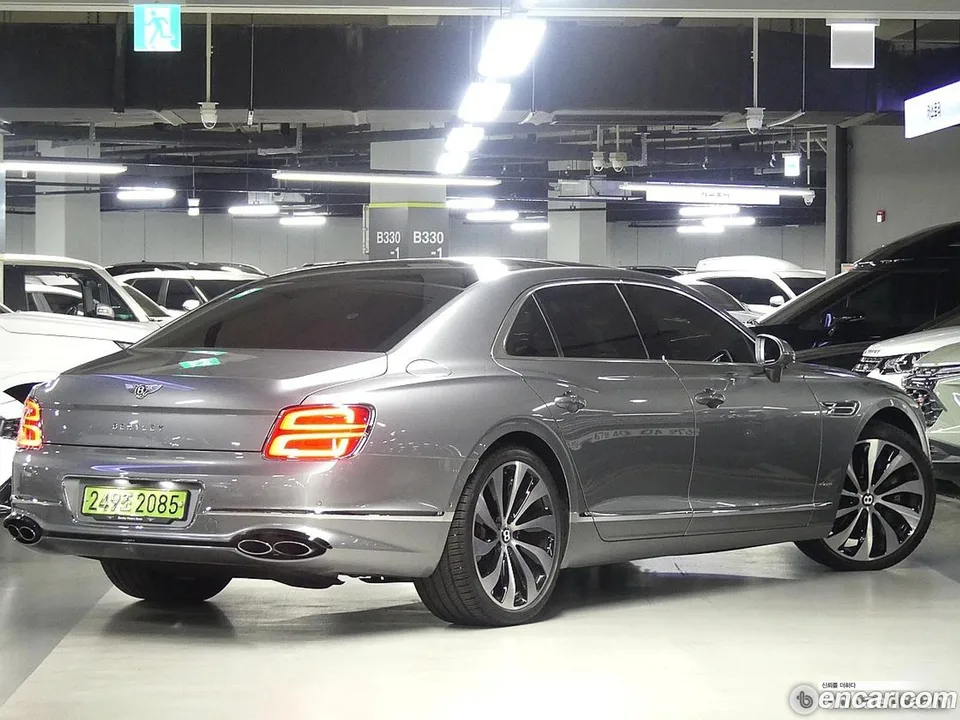 Bentley Flying Spur 4.0 2023 — миниатюра 2