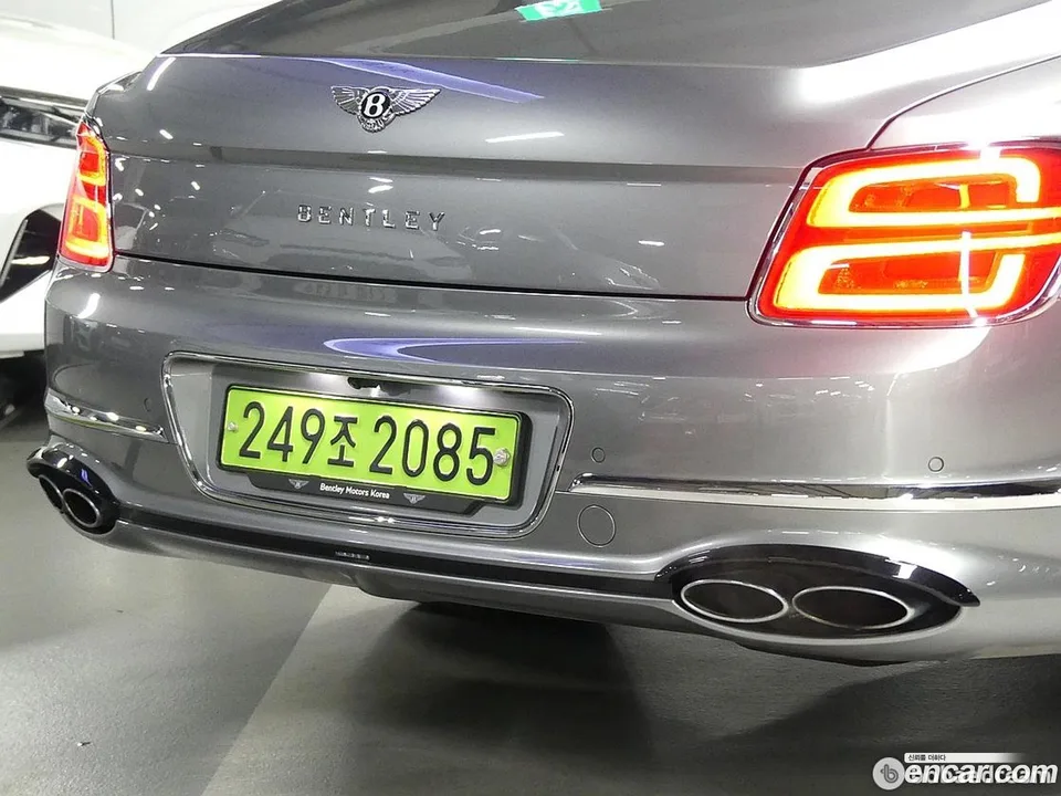 Bentley Flying Spur 4.0 2023 — миниатюра 4