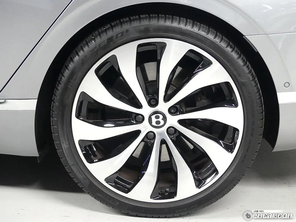 Bentley Flying Spur 4.0 2023 — миниатюра 5