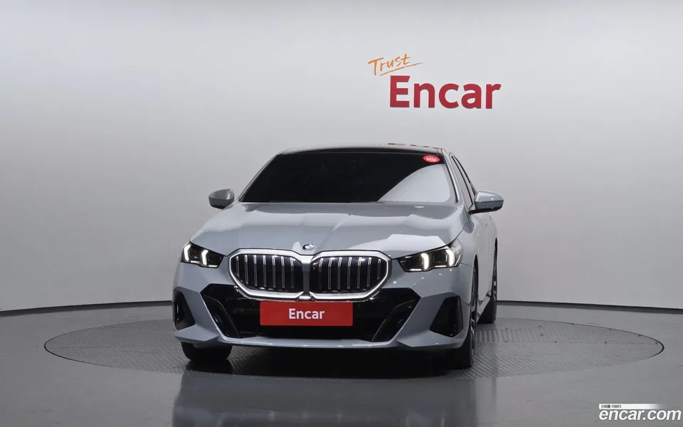 BMW 5 Series 530i xDrive M 2024 — миниатюра 3