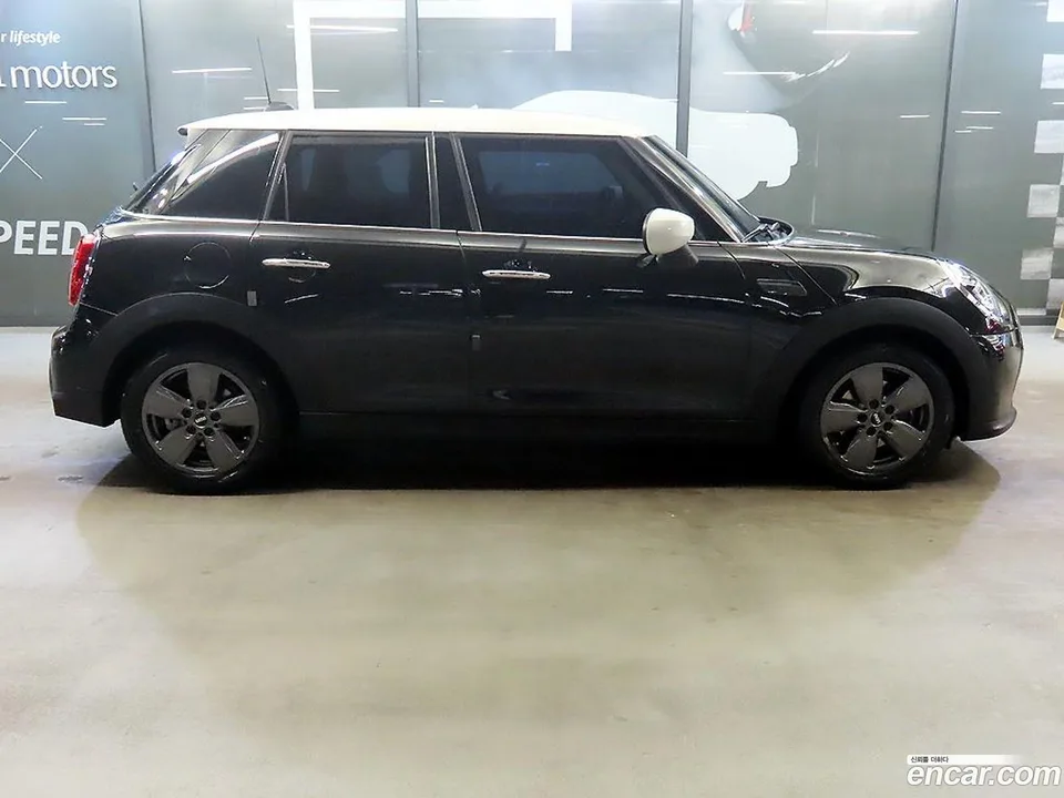 MINI Cooper 5 2023 — миниатюра 3