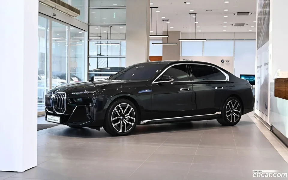 BMW 7 Series 740d xDrive M 2025 — фото 1, купить с доставкой в Москву