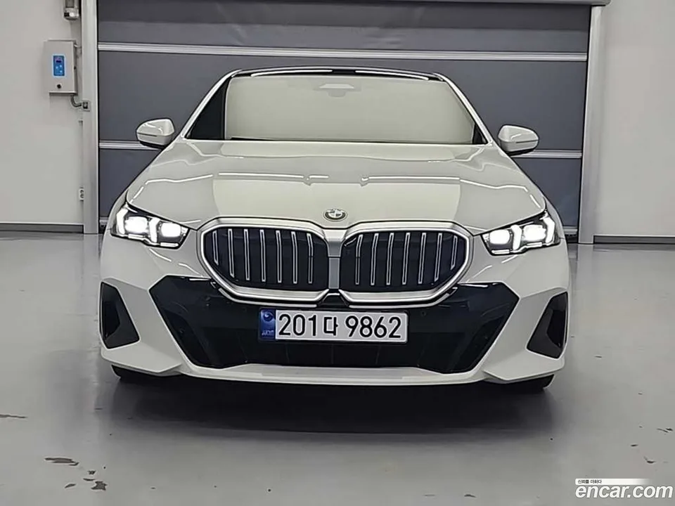 BMW 5 Series 530i xDrive M 2025 — миниатюра 2