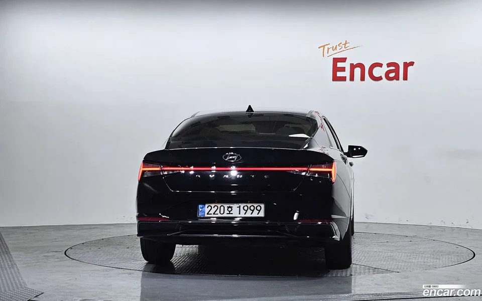 Hyundai Avante Hybrid 2023 — миниатюра 4