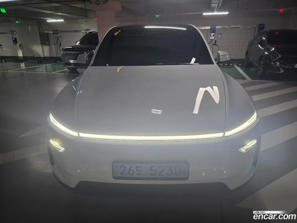 Tesla Model Y RWD 2025 — миниатюра 2