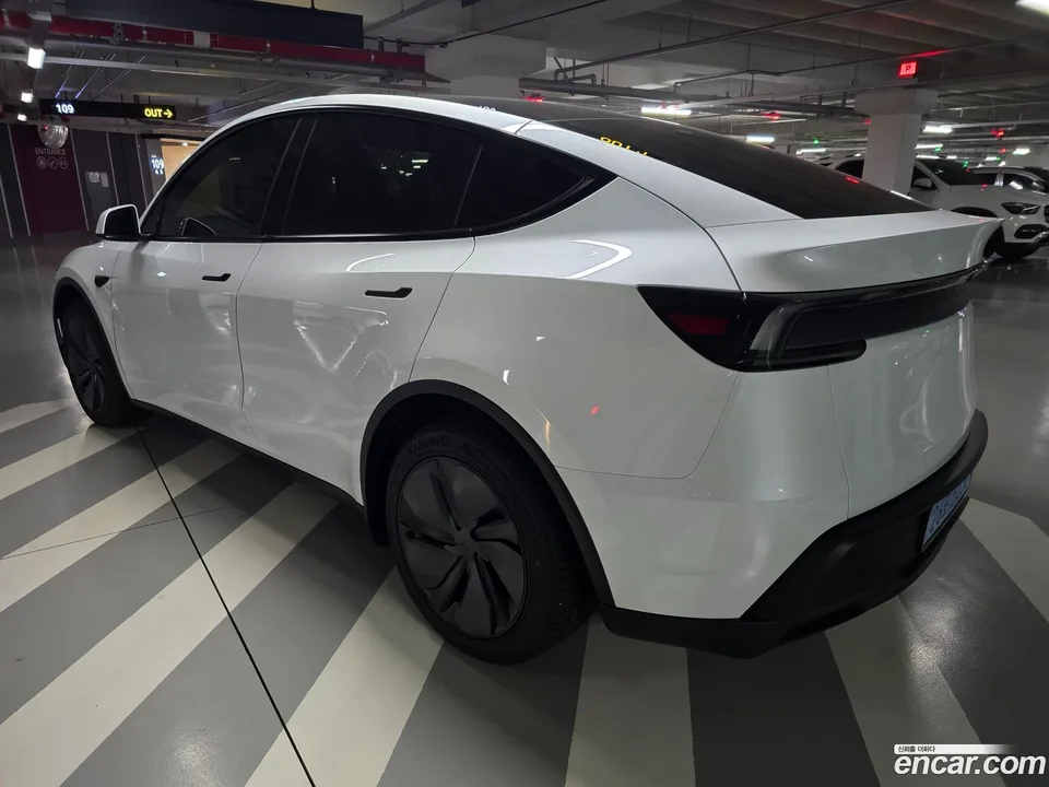 Tesla Model Y RWD 2025 — миниатюра 5