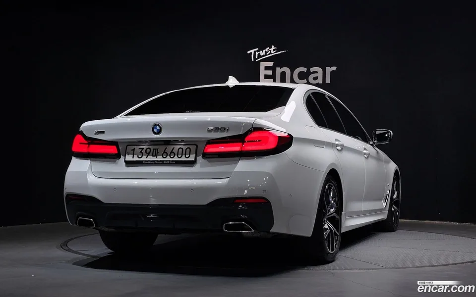 BMW 5 Series 530i xDrive M 2023 — миниатюра 2