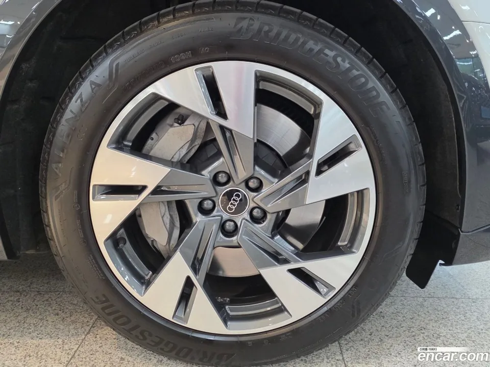 Audi Q8 e-tron 55 2024 — миниатюра 5