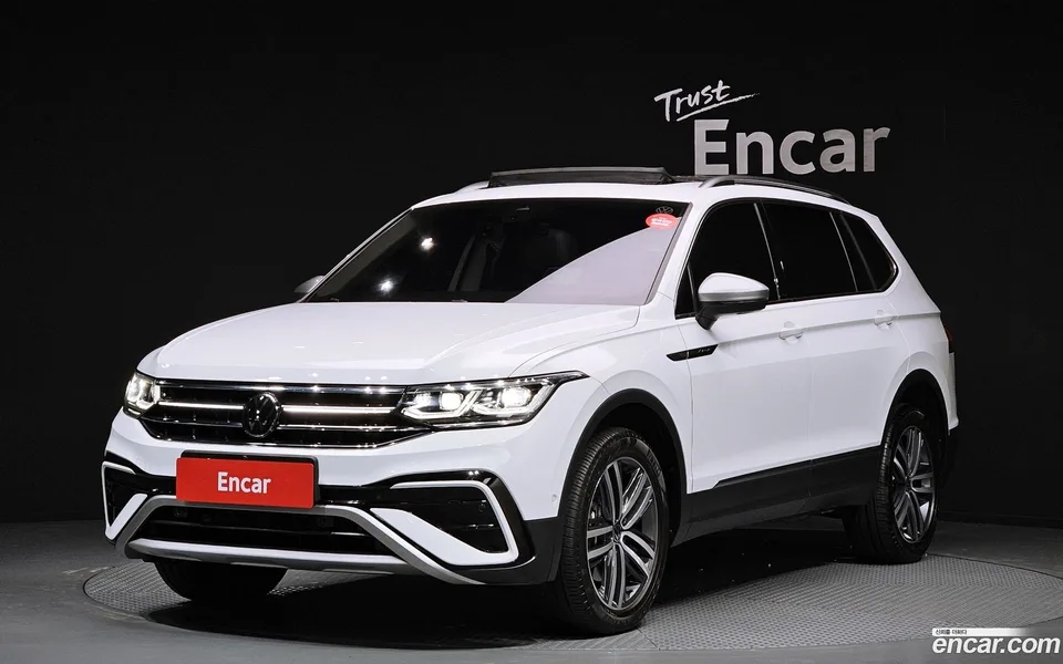 Volkswagen Tiguan Allspace 2.0 TSI 2023 — фото 1, купить с доставкой в Москву