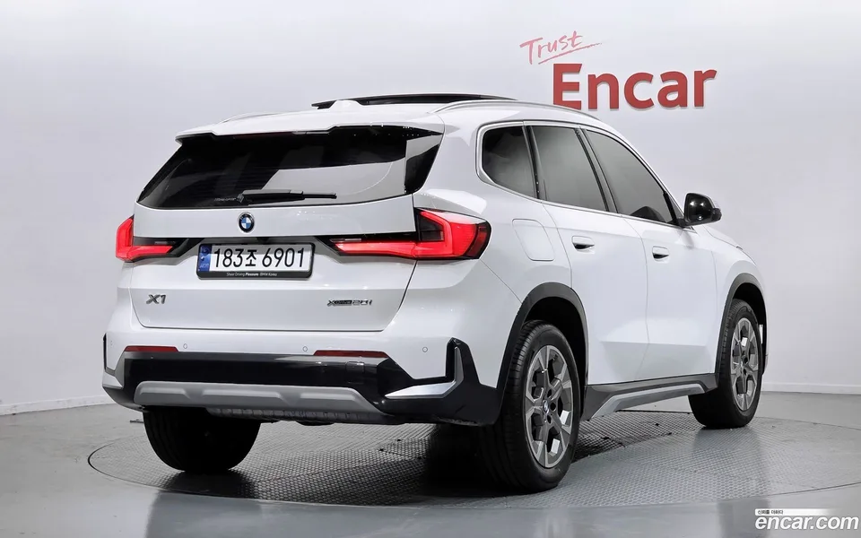 BMW X1 xDrive 20i xLine 2024 — миниатюра 2