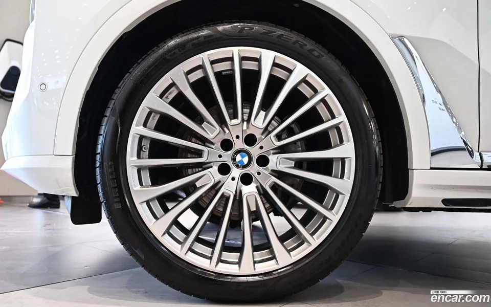 BMW X7 xDrive 40i 7 2025 — миниатюра 5