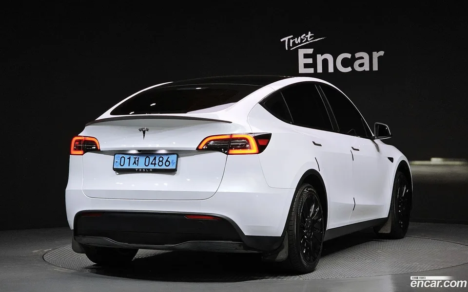 Tesla Model Y RWD 2024 — миниатюра 2