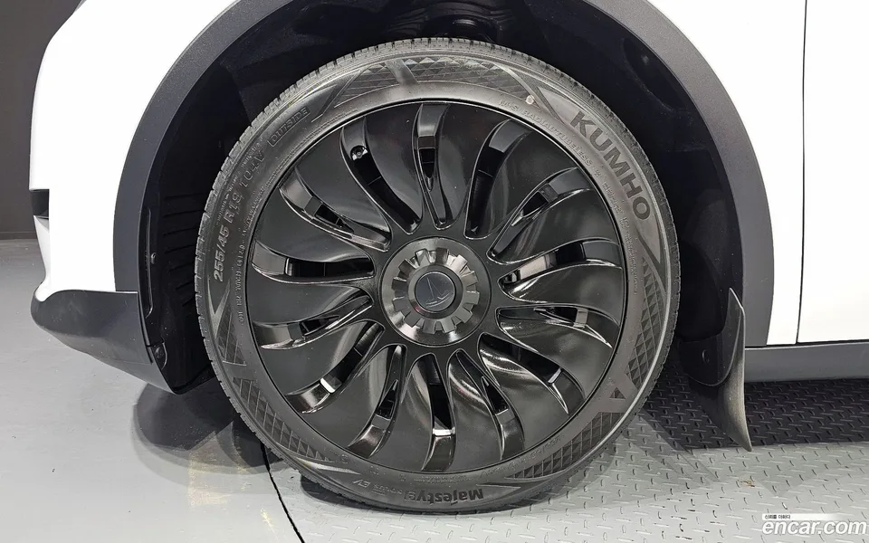 Tesla Model Y RWD 2024 — миниатюра 5