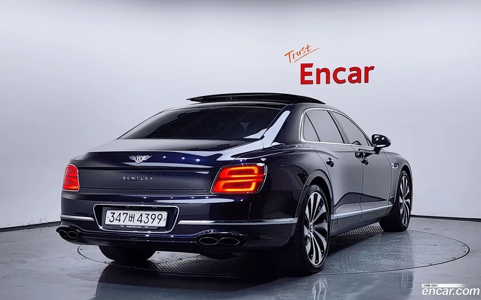 Bentley Flying Spur 4.0 2023 — миниатюра 2