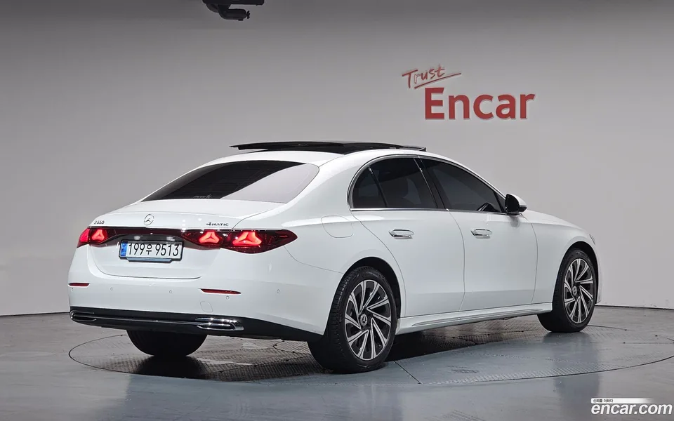 Mercedes-Benz E-Class E300 4MATIC 2024 — миниатюра 2
