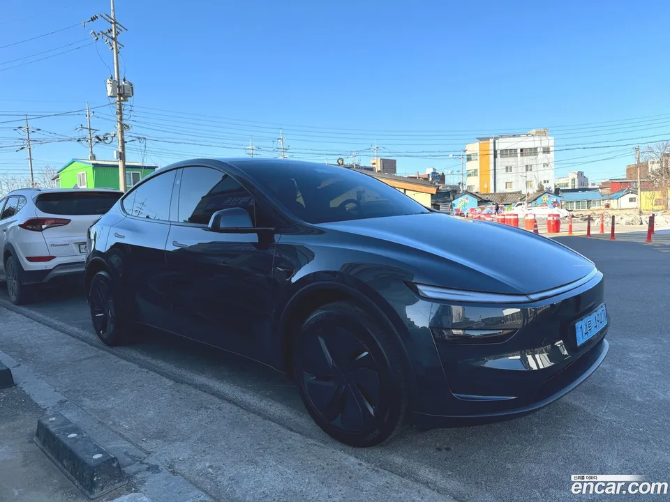 Tesla Model Y RWD 2026 — миниатюра 3