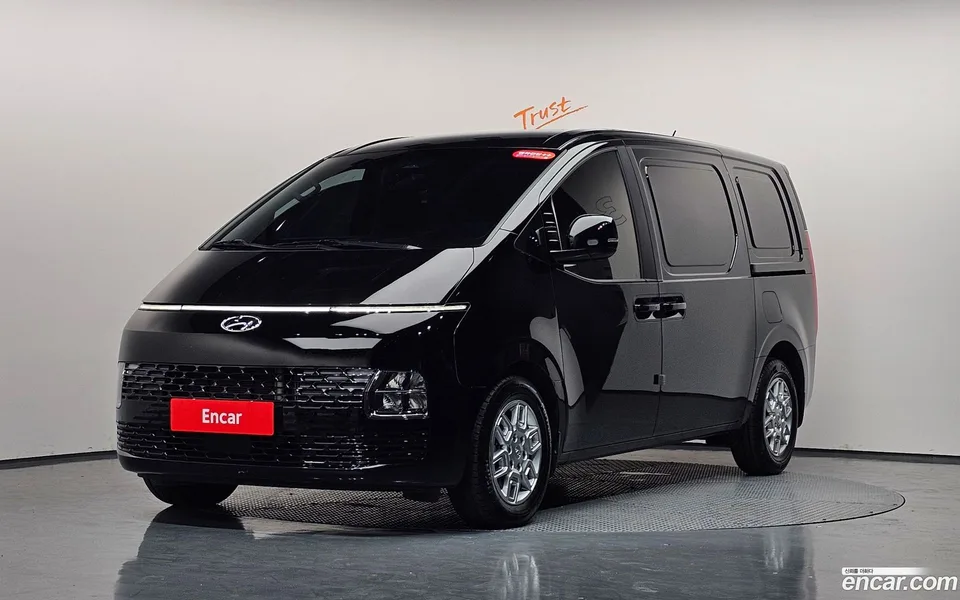 Hyundai Staria 3 2022 — фото 1, купить с доставкой в Москву