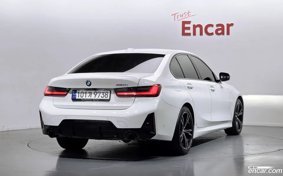 BMW 3 Series 320i M 2023 — миниатюра 2