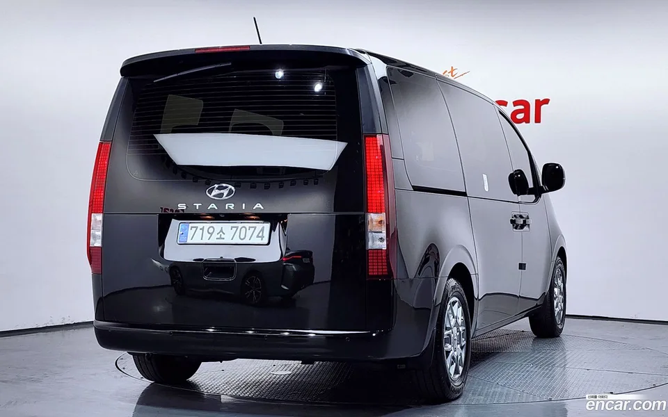 Hyundai Staria 11 2023 — миниатюра 2