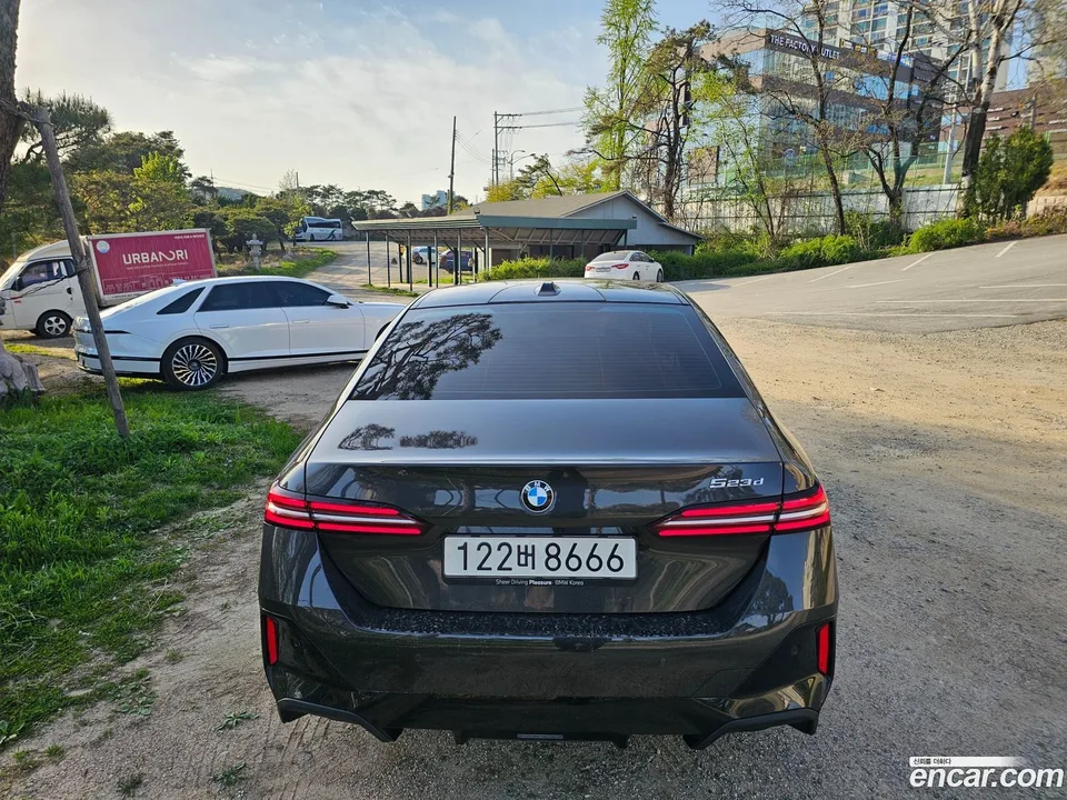 BMW 5 Series 523d M 2025 — миниатюра 2