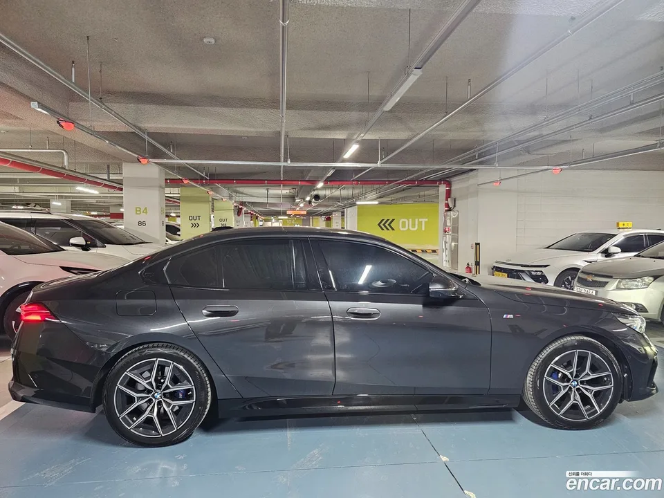 BMW 5 Series 523d M 2025 — миниатюра 3