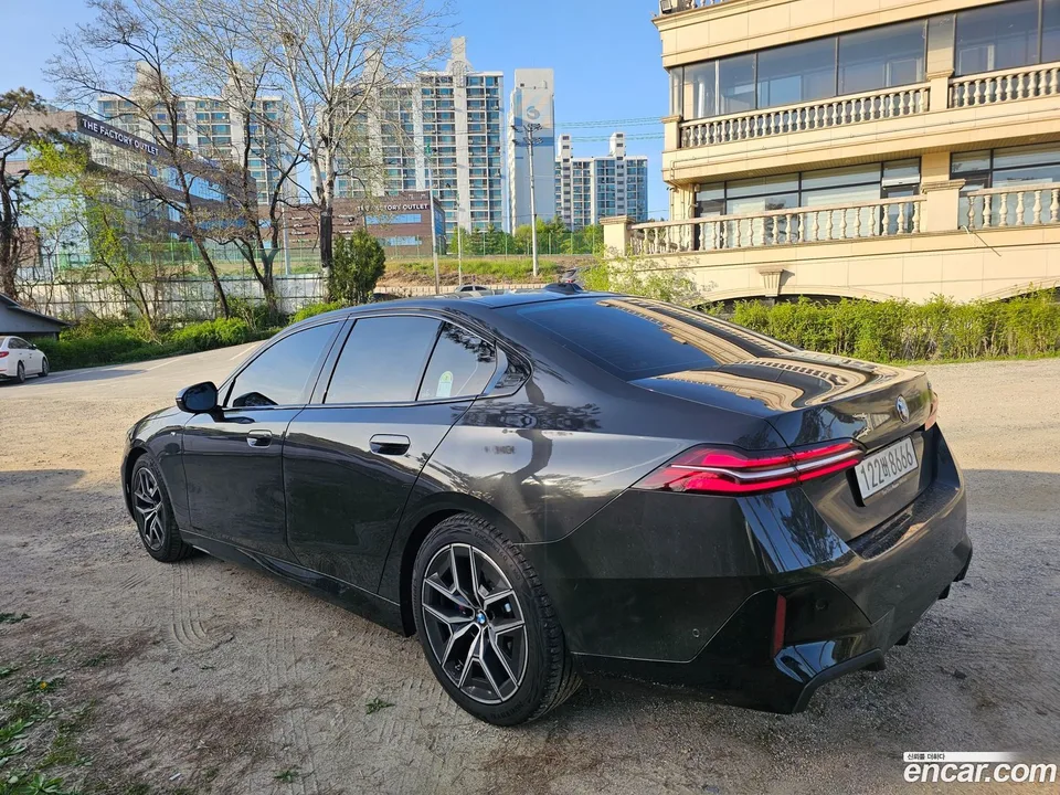 BMW 5 Series 523d M 2025 — миниатюра 4