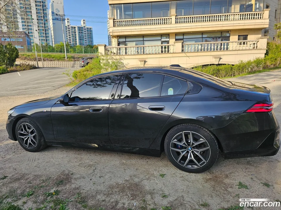 BMW 5 Series 523d M 2025 — миниатюра 5