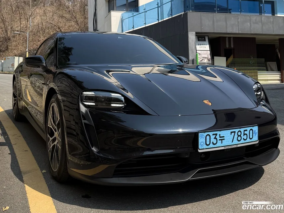 Porsche Taycan 2023 — миниатюра 3