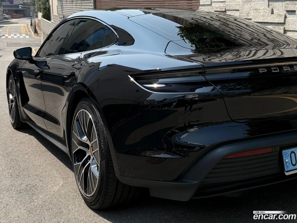 Porsche Taycan 2023 — миниатюра 4
