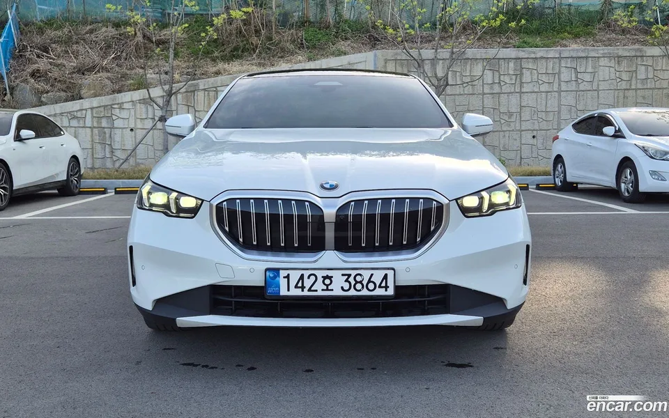 BMW 5 Series 520i 2024 — миниатюра 2