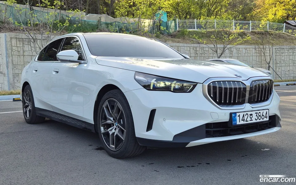 BMW 5 Series 520i 2024 — миниатюра 3