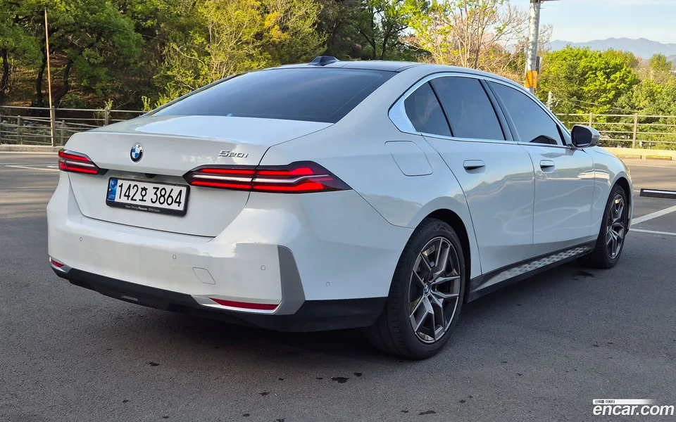 BMW 5 Series 520i 2024 — миниатюра 4