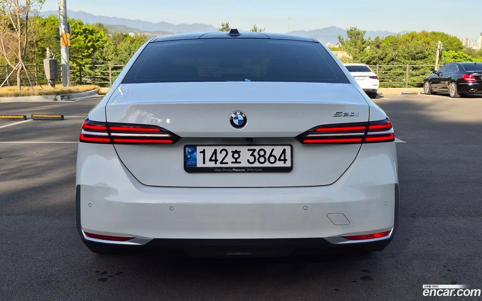 BMW 5 Series 520i 2024 — миниатюра 5
