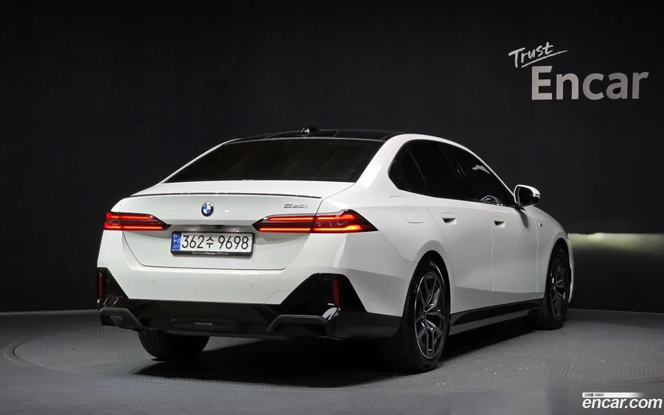 BMW 5 Series 520i 2024 — миниатюра 2