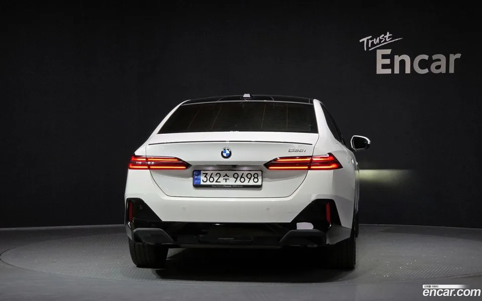 BMW 5 Series 520i 2024 — миниатюра 4