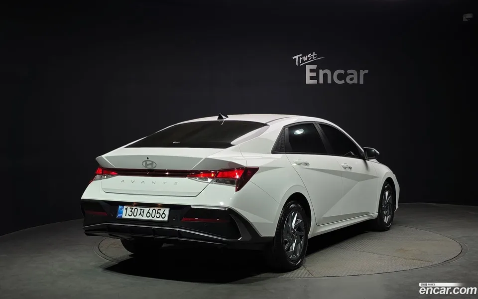 Hyundai Avante CN7 Hybrid 2025 — миниатюра 2