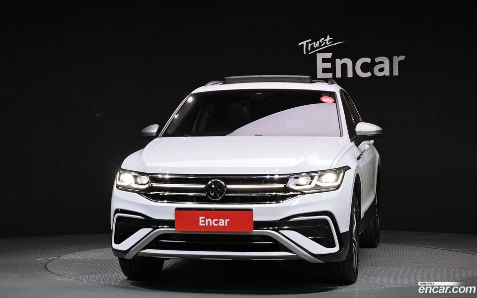 Volkswagen Tiguan Allspace 2.0 TSI 2023 — миниатюра 3