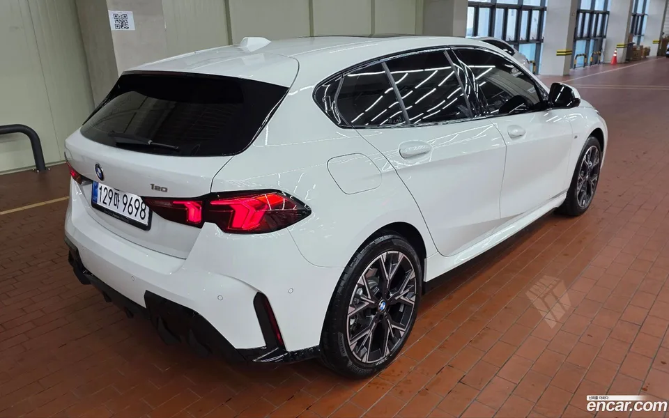 BMW 1 Series 120 M 2025 — миниатюра 3