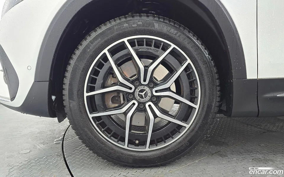 Mercedes-Benz EQB EQB300 4MATIC AMG 2023 — миниатюра 5
